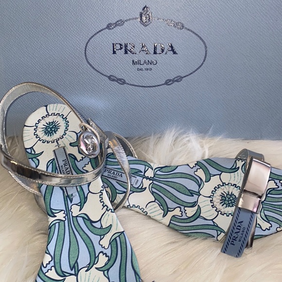 Comes with box and dust bag - Picture 2 of 3